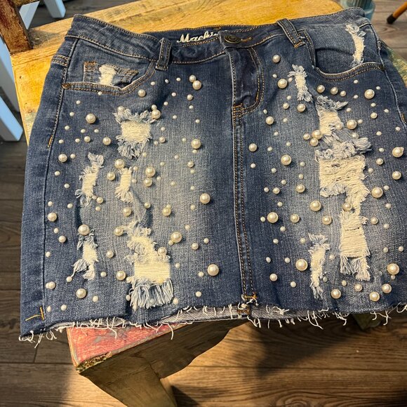 NEW WITH TAGS UNIQUE DISTRESSED PEARL ACCENTED DENIM SKIRT!! sz M - Picture 1 of 7